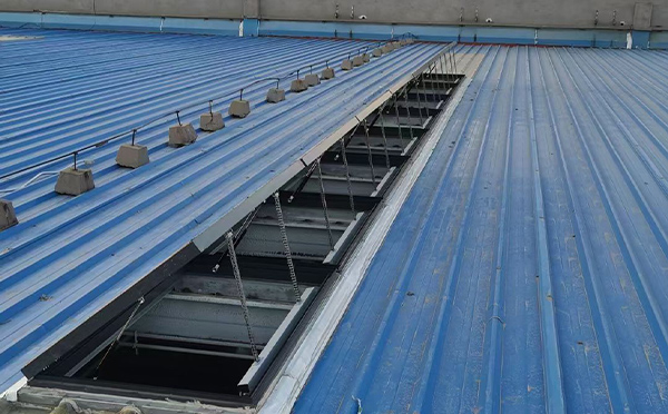 某城市大型商业综合体中庭安宁排烟窗工程