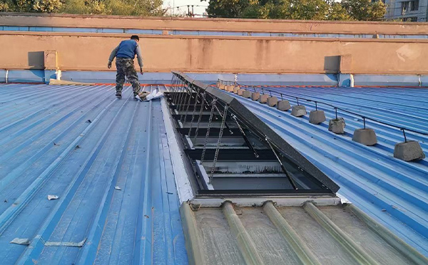 某区域性物流仓储中心安宁排烟窗系统安装项目